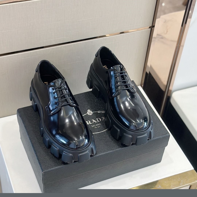 Pra*a leather shoes